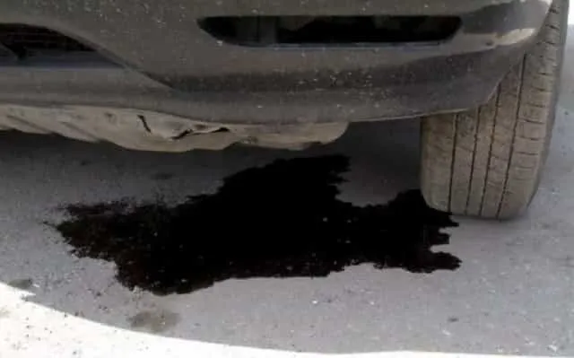 Течёт масло из-под машины
