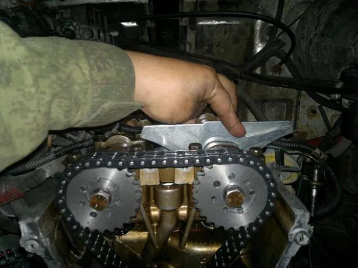 двигатель ЗМЗ 406 установка меток ГРМ