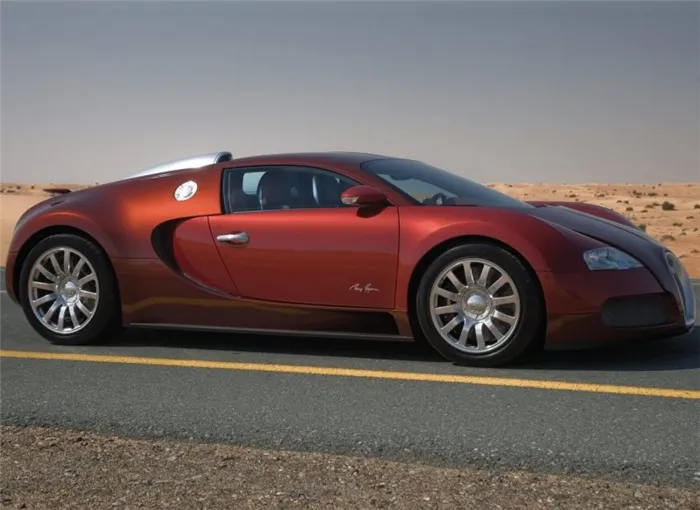 Вид сбоку Bugatti Veyron
