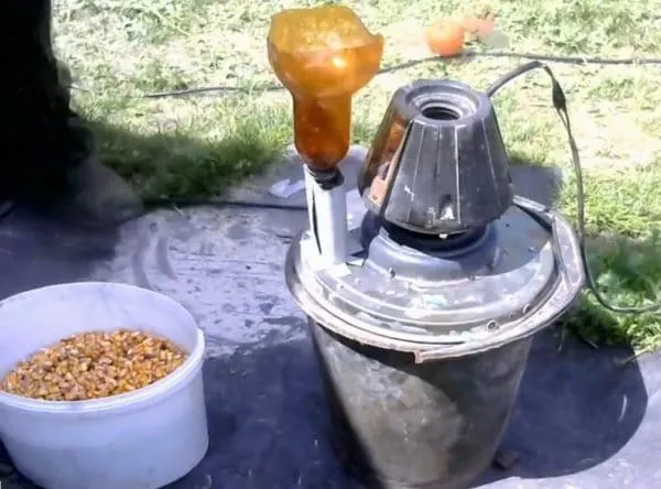 Дробилка для зерна с двигателем от пылесоса «Ракета»