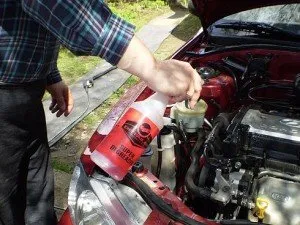 На фото - как вымыть двигатель автомобиля, photofile.ru