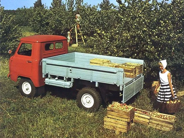 Автомобили УАЗ старого грузового ряда