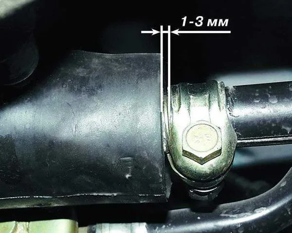 Разборка нижней задвижки переключения передач - отсоединение болта для ВАЗ-2110
