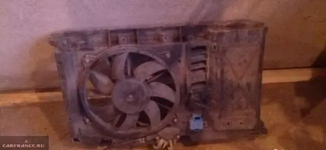 Демонтированный вентилятор охлаждения двигателя Пежо 308