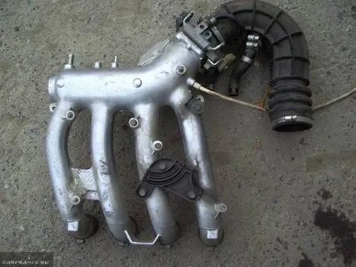 Ресивер, демонтированный с двигателя ВАЗ-2112