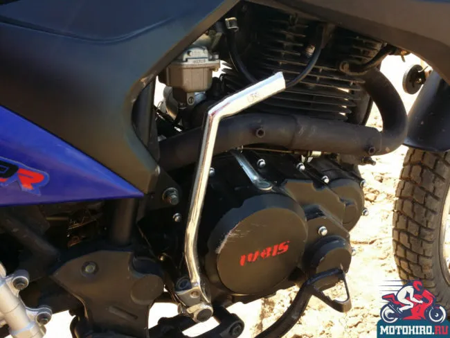 Боковой пластик мотоцикла Irbis XR250R и лапка КИК-стартера