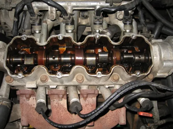 Фото - Начало регулировки клапанов двигателя внутреннего сгорания, fb.ru.