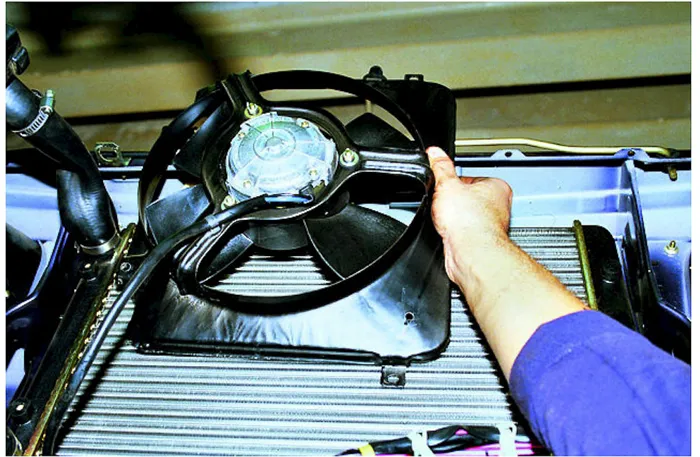 Процесс снятия вентилятора отопителя