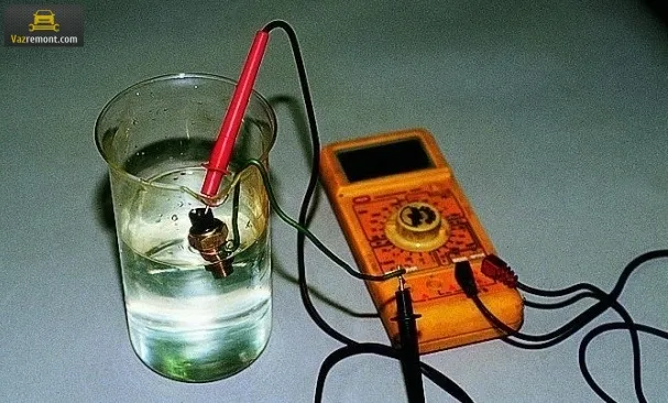 Диагностика демонтированного датчика температуры охлаждающей жидкости с помощью мультиметра