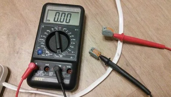 Измерение переменного тока электронным мультиметром