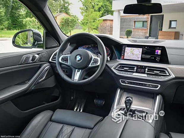 Салон BMW X6 2020, руль и панель управления