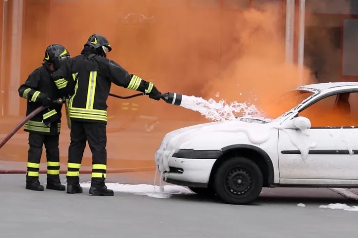 Почему происходят возгорания машин и как такую неприятность предотвратить?/ Фото: 2x2.su