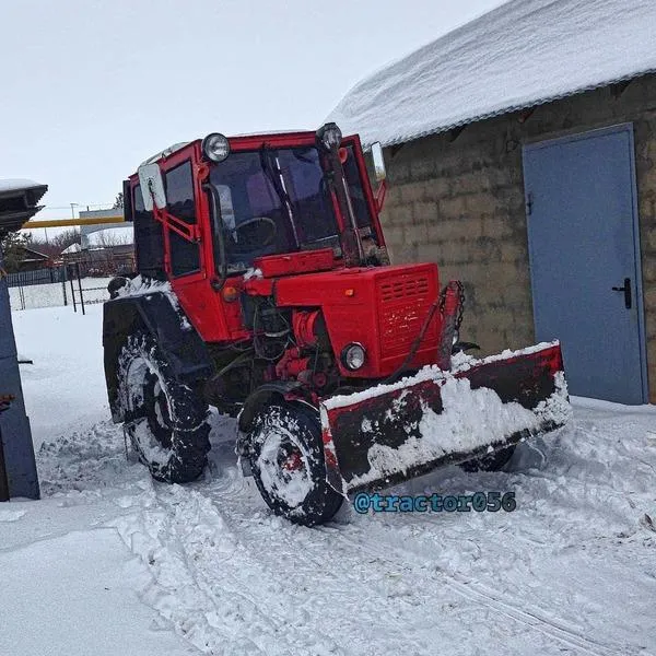 Трактор зимой