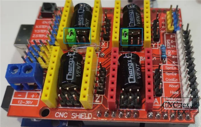 Для начала, устанавливаем CNC shield v3 на Arduino UNO. Перед установкой драйверов необходимо установить перемычки деления шага.