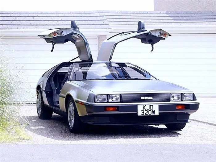 DeLorean DMC-12