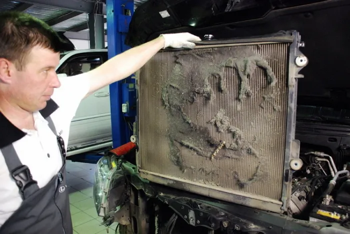 С таким радиатором в жару машина точно закипит. | Фото: carnovato.ru.