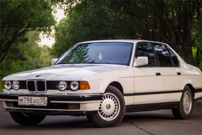 BMW 7 Series 1987 года
