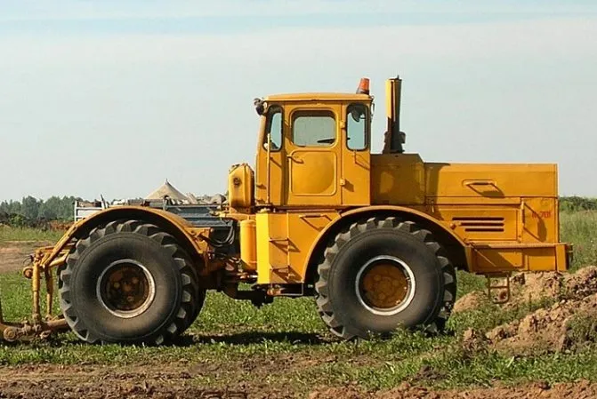 Трактор К 700
