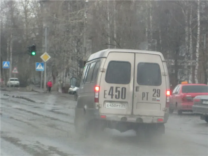 ГАЗ-3221 на городских дорогах