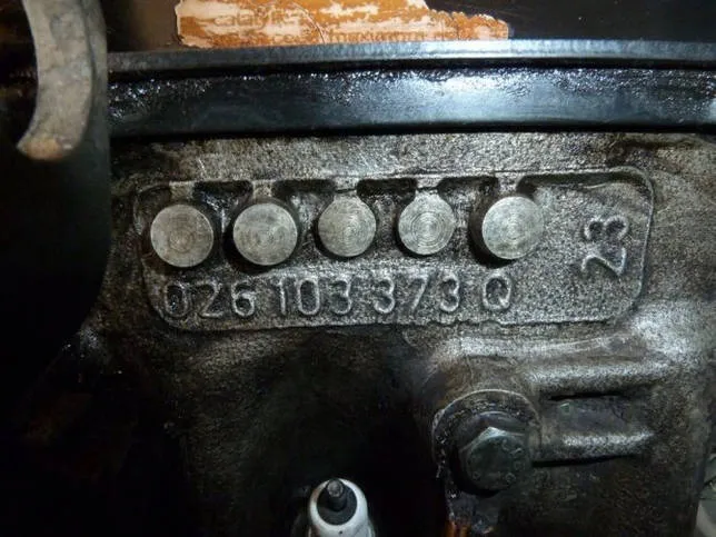 Расположение номера двигателя, вин номера и диагностического разъема на лансере 10