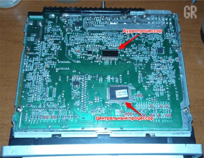 Центральный процессор и аудиопроцессор на печатной плате Mystery MCD-778MP