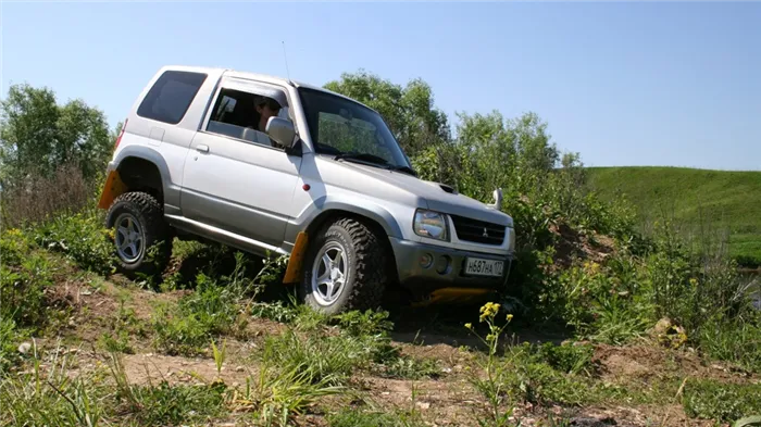 Автомобиль на бездорожье 