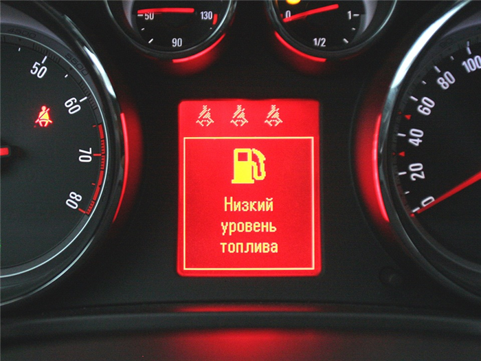 Указатель уровня топлива в машине