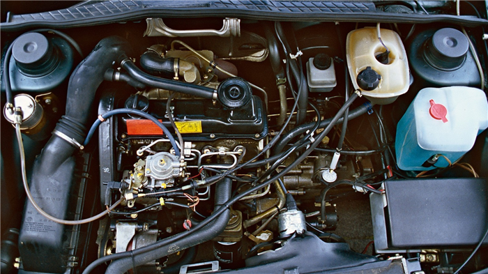 На фото: двигатель Volkswagen Golf GTD (тип 19) 